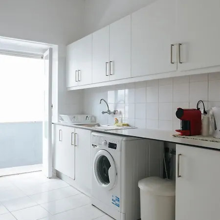 Aquilla Family 301 Lisbon